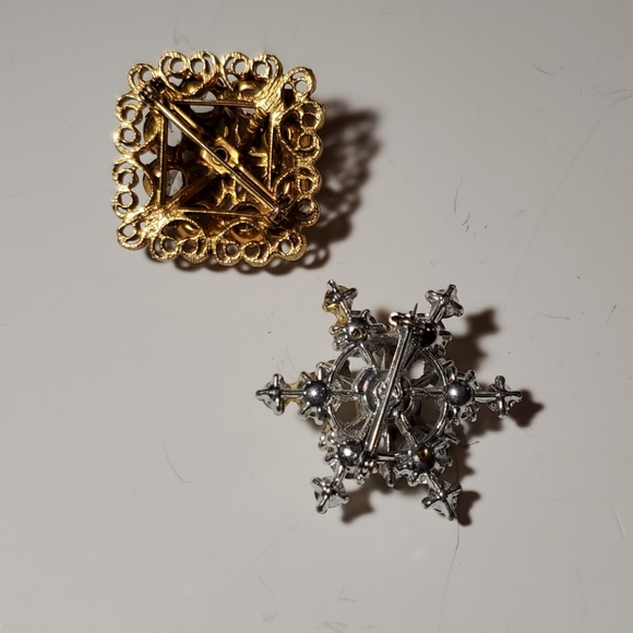 Brooches - Picture 3 of 3